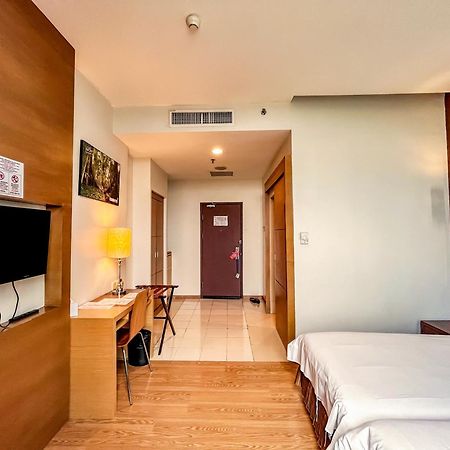 קוטה קינבלו Courtyard Hotel 1Borneo מראה חיצוני תמונה