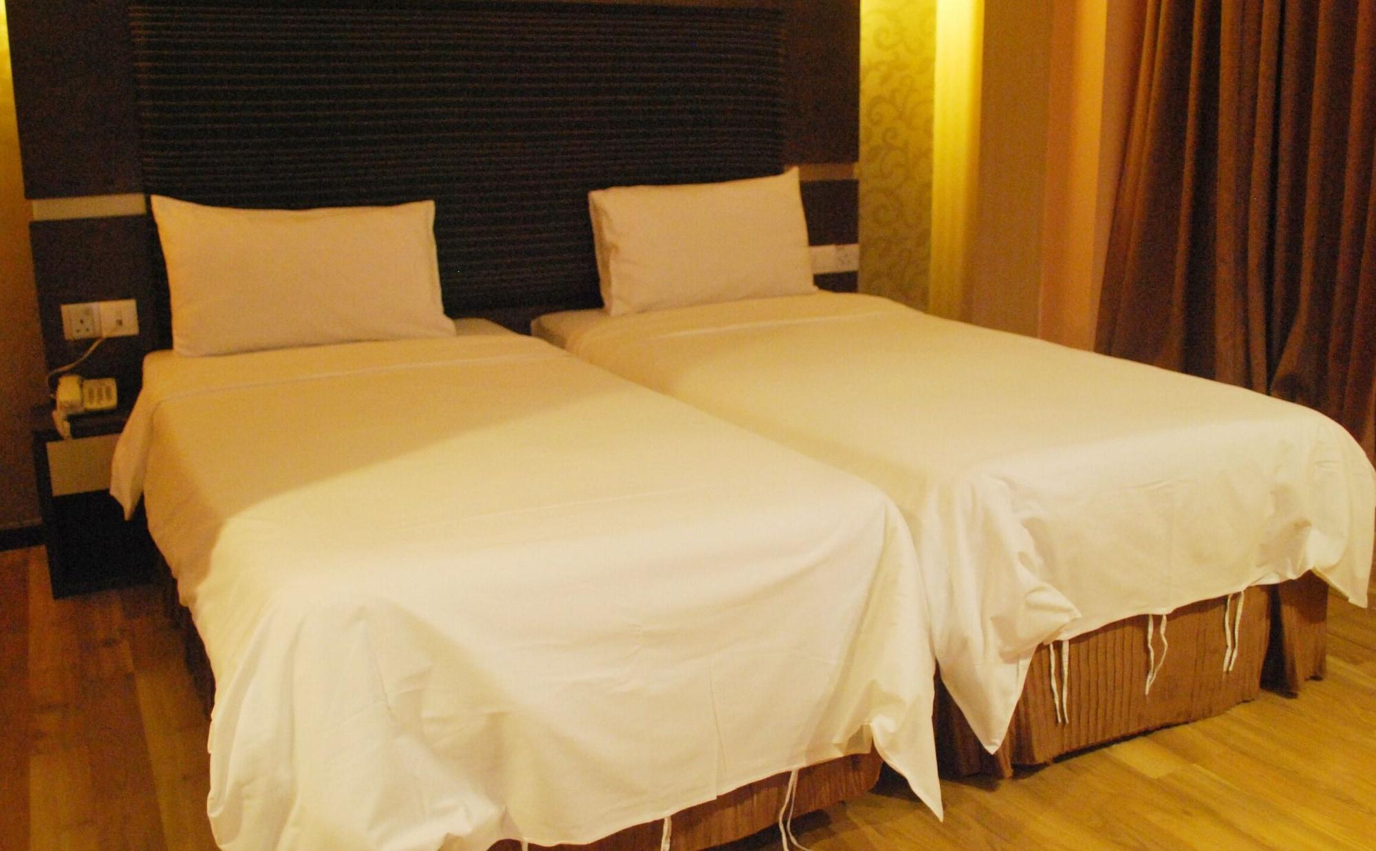 קוטה קינבלו Courtyard Hotel 1Borneo מראה חיצוני תמונה