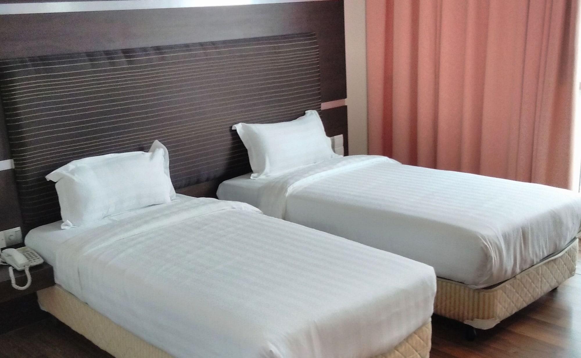 קוטה קינבלו Courtyard Hotel 1Borneo מראה חיצוני תמונה