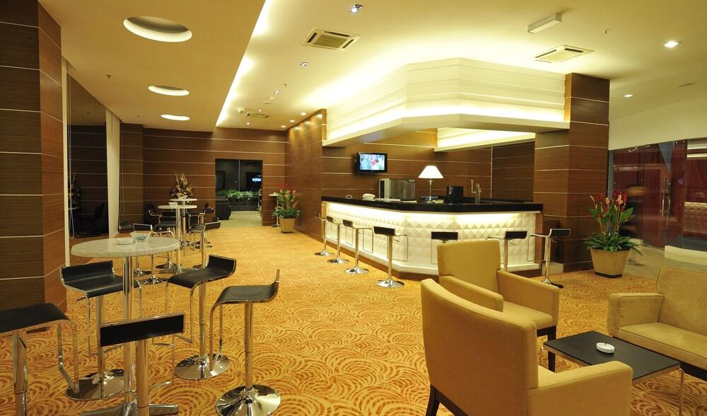 קוטה קינבלו Courtyard Hotel 1Borneo מראה חיצוני תמונה