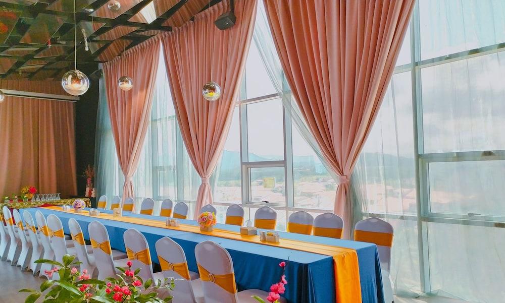 קוטה קינבלו Courtyard Hotel 1Borneo מראה חיצוני תמונה