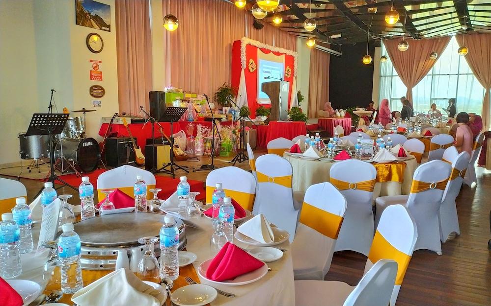 קוטה קינבלו Courtyard Hotel 1Borneo מראה חיצוני תמונה