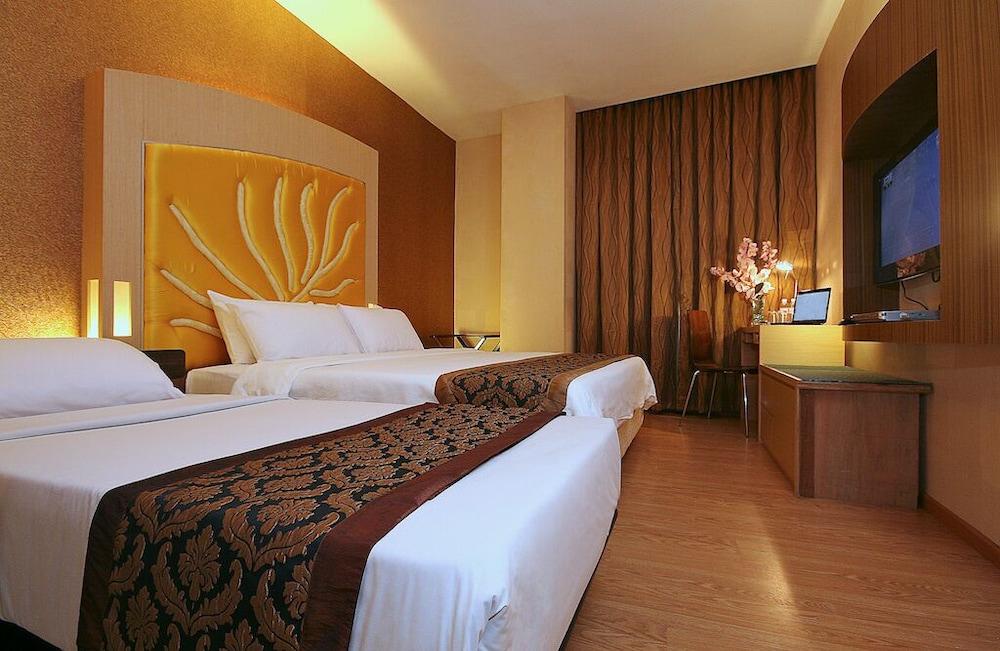 קוטה קינבלו Courtyard Hotel 1Borneo מראה חיצוני תמונה