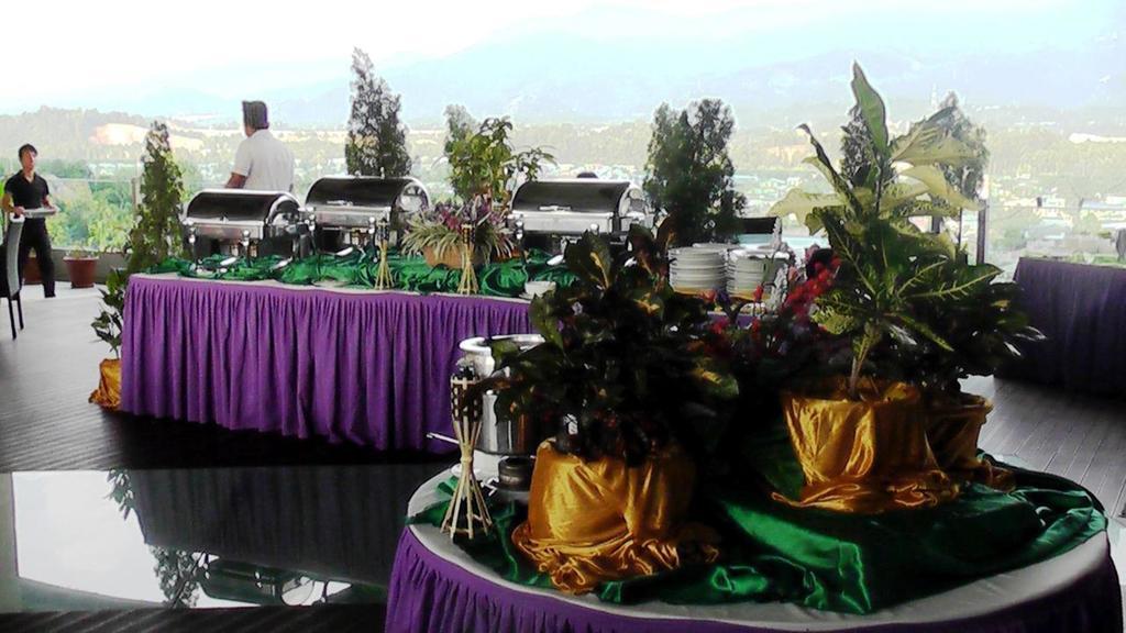 קוטה קינבלו Courtyard Hotel 1Borneo מראה חיצוני תמונה