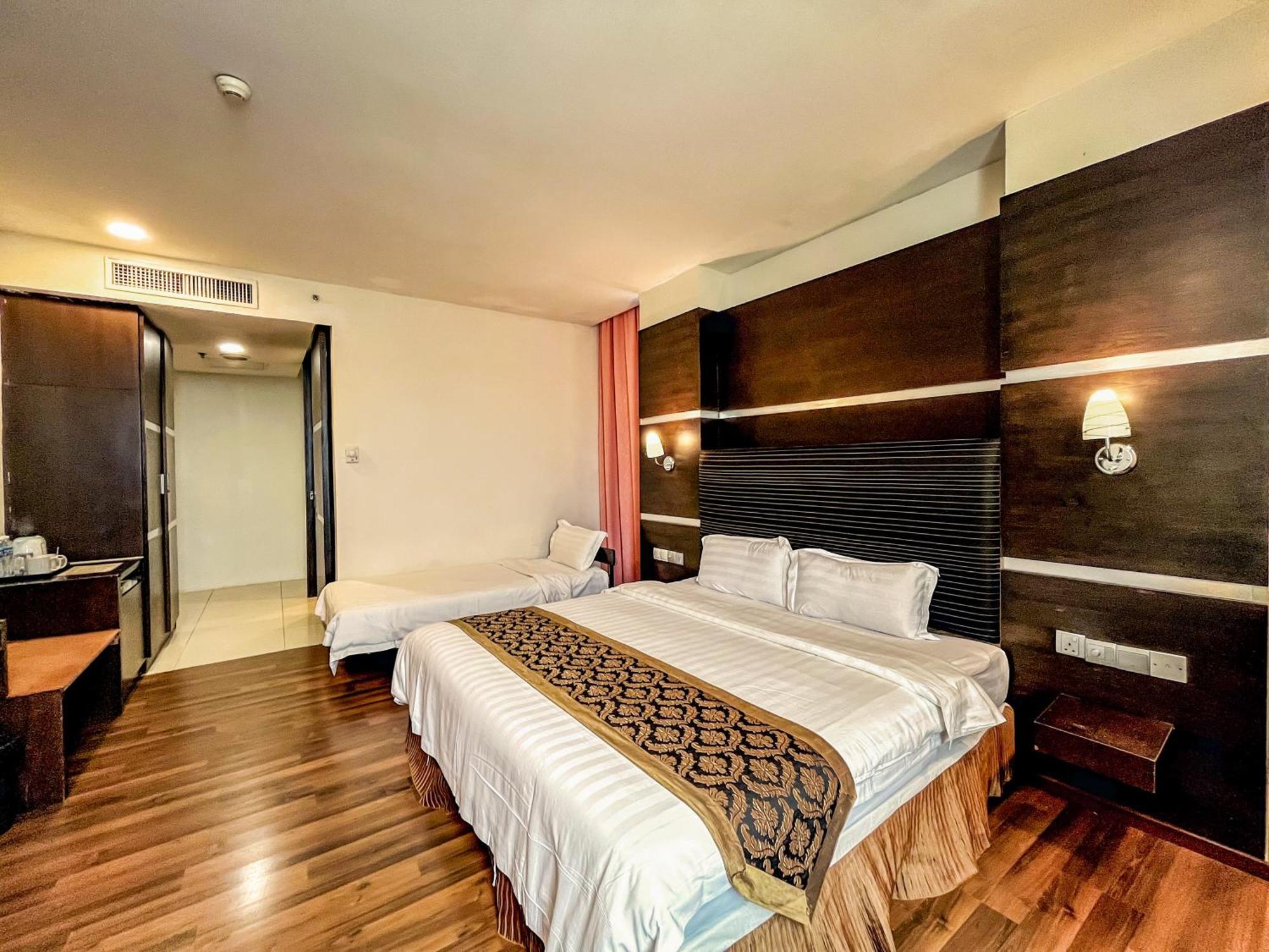 קוטה קינבלו Courtyard Hotel 1Borneo מראה חיצוני תמונה