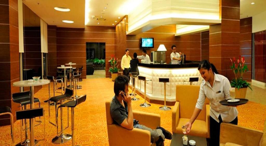 קוטה קינבלו Courtyard Hotel 1Borneo מראה חיצוני תמונה