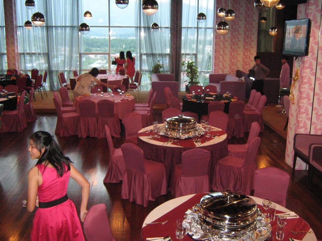 קוטה קינבלו Courtyard Hotel 1Borneo מראה חיצוני תמונה
