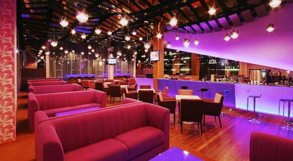 קוטה קינבלו Courtyard Hotel 1Borneo מראה חיצוני תמונה