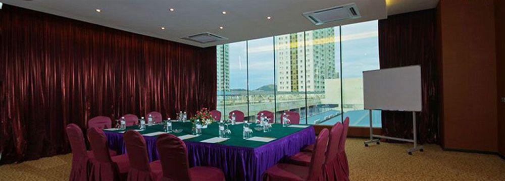קוטה קינבלו Courtyard Hotel 1Borneo מראה חיצוני תמונה